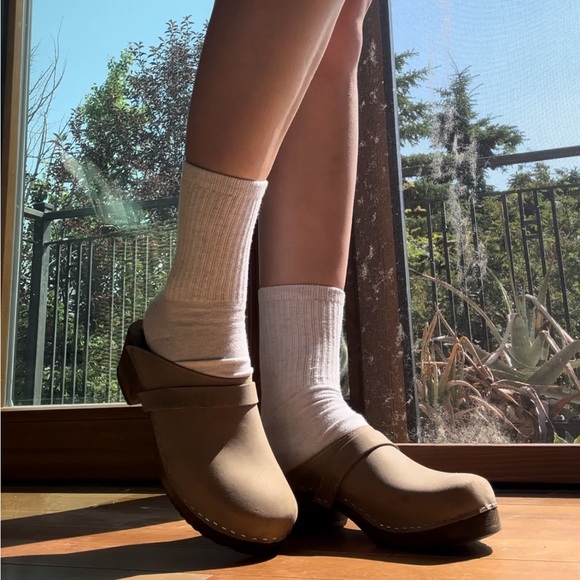 Classic Clog in Taupe Oiled Nubuck on Brown Base with Strap - Picture 3 of 7